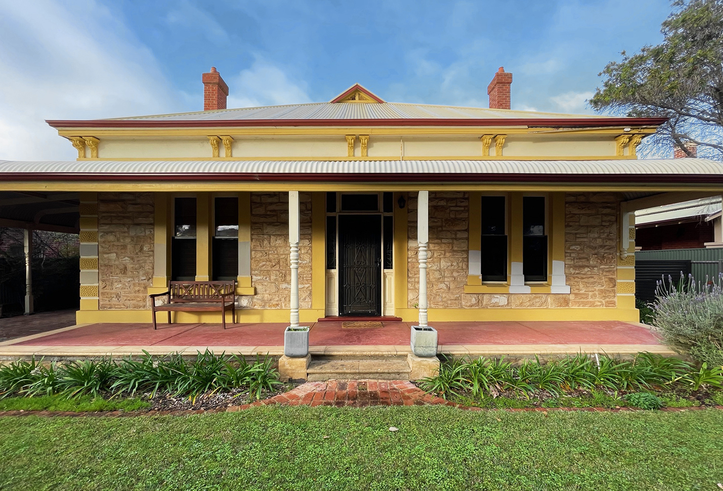 Exterior Colour Largs Bay before